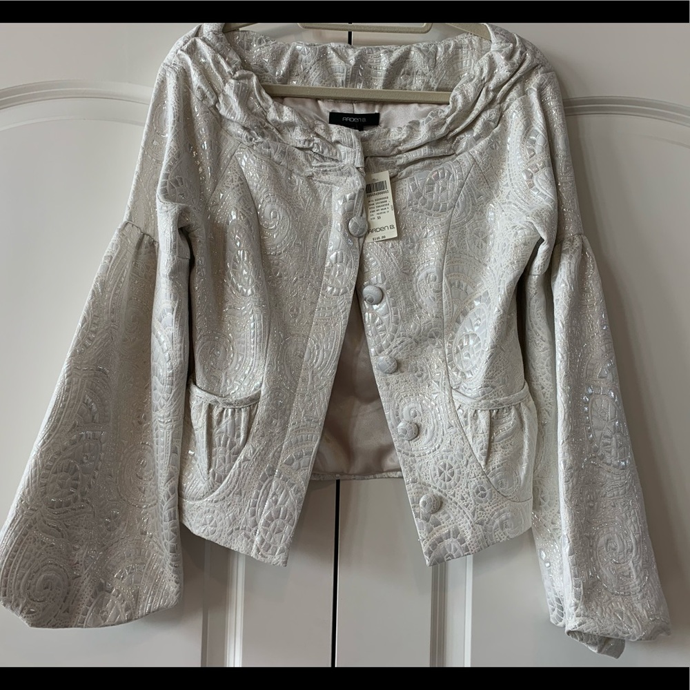 Pristine Ivory off the shoulder jacket